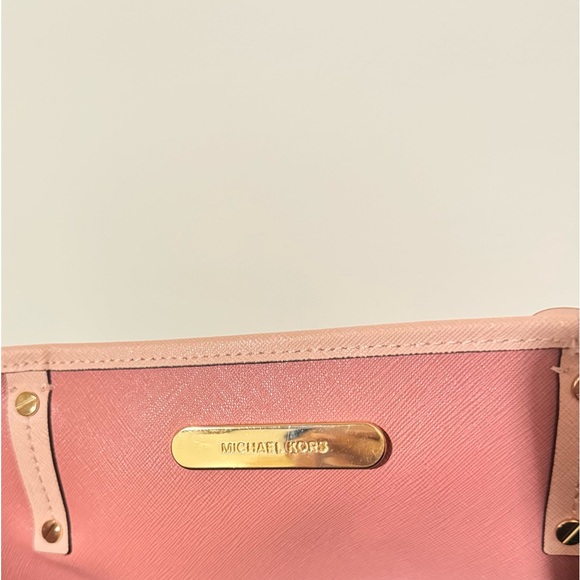 Michael Kors Jet Set Pink Reversible Leather Large Travel Tote - Picture 3 of 3